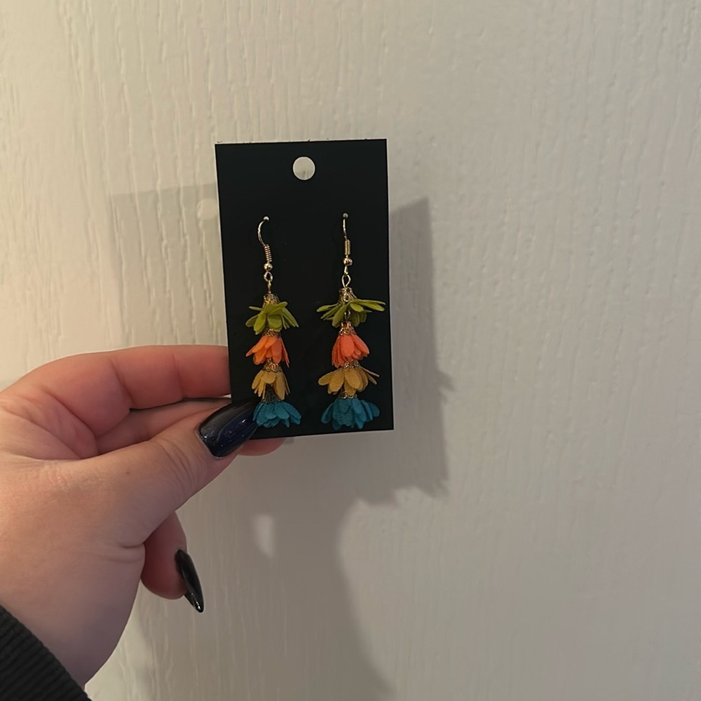 Dangle flower earrings